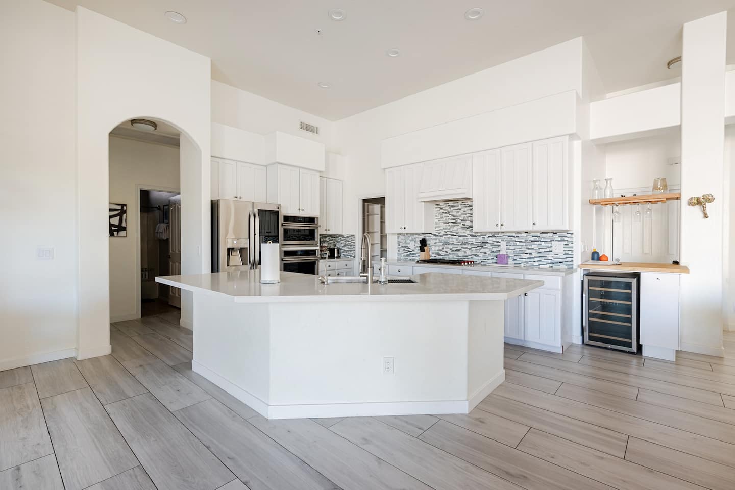 Full kitchen image 2