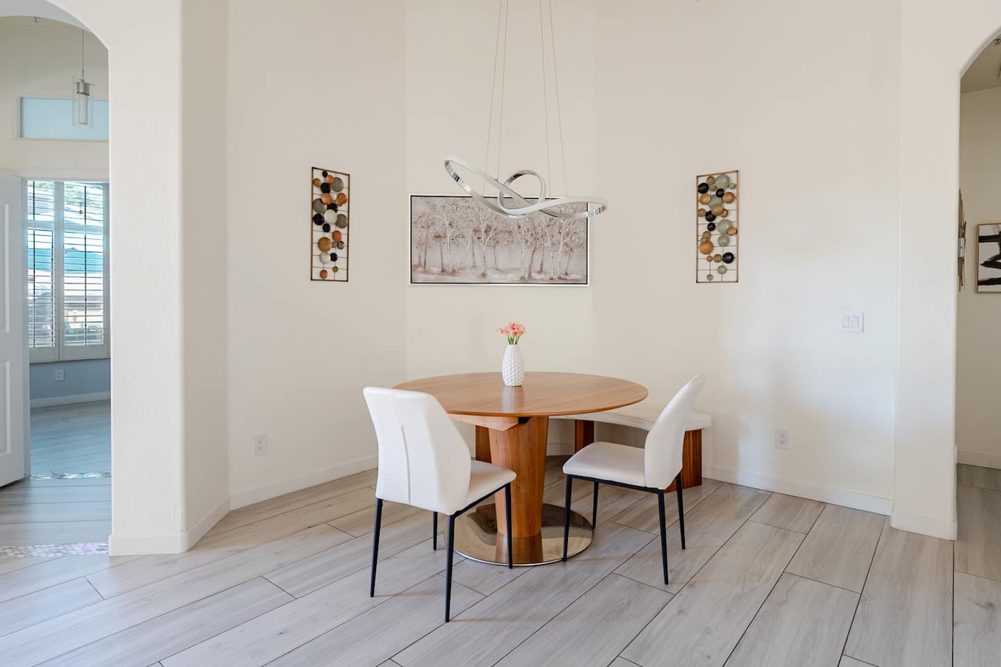 Dining area image 2