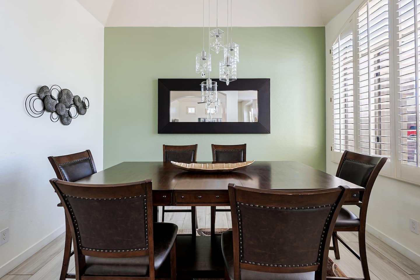 Dining area image 3