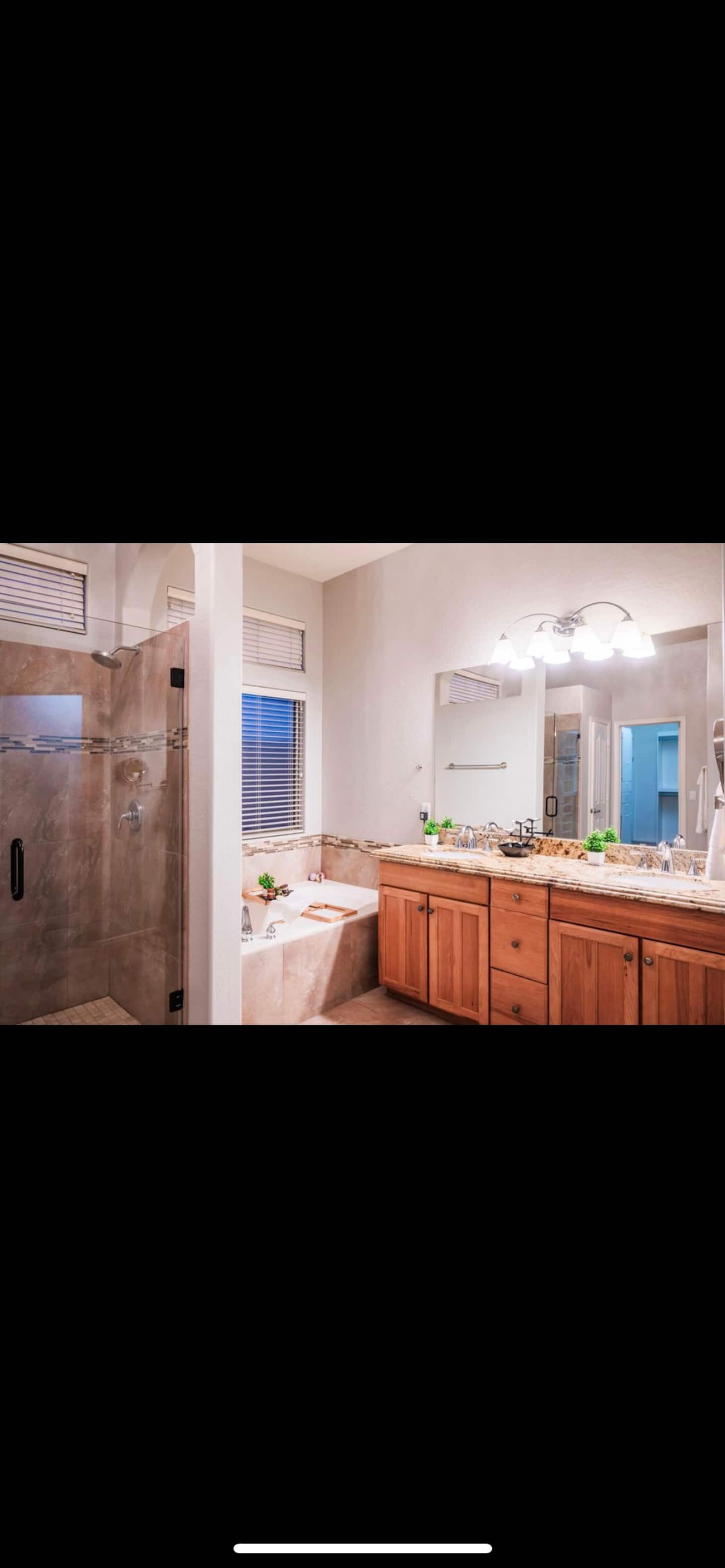 Full bathroom 1 image 1