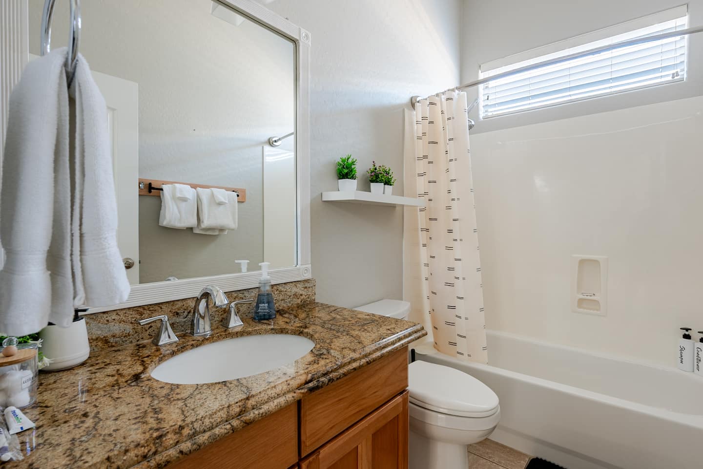 Full bathroom 2 image 3
